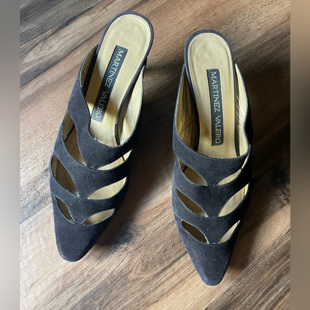 Martinez Valero Black Mules with Elegant Cutout Design